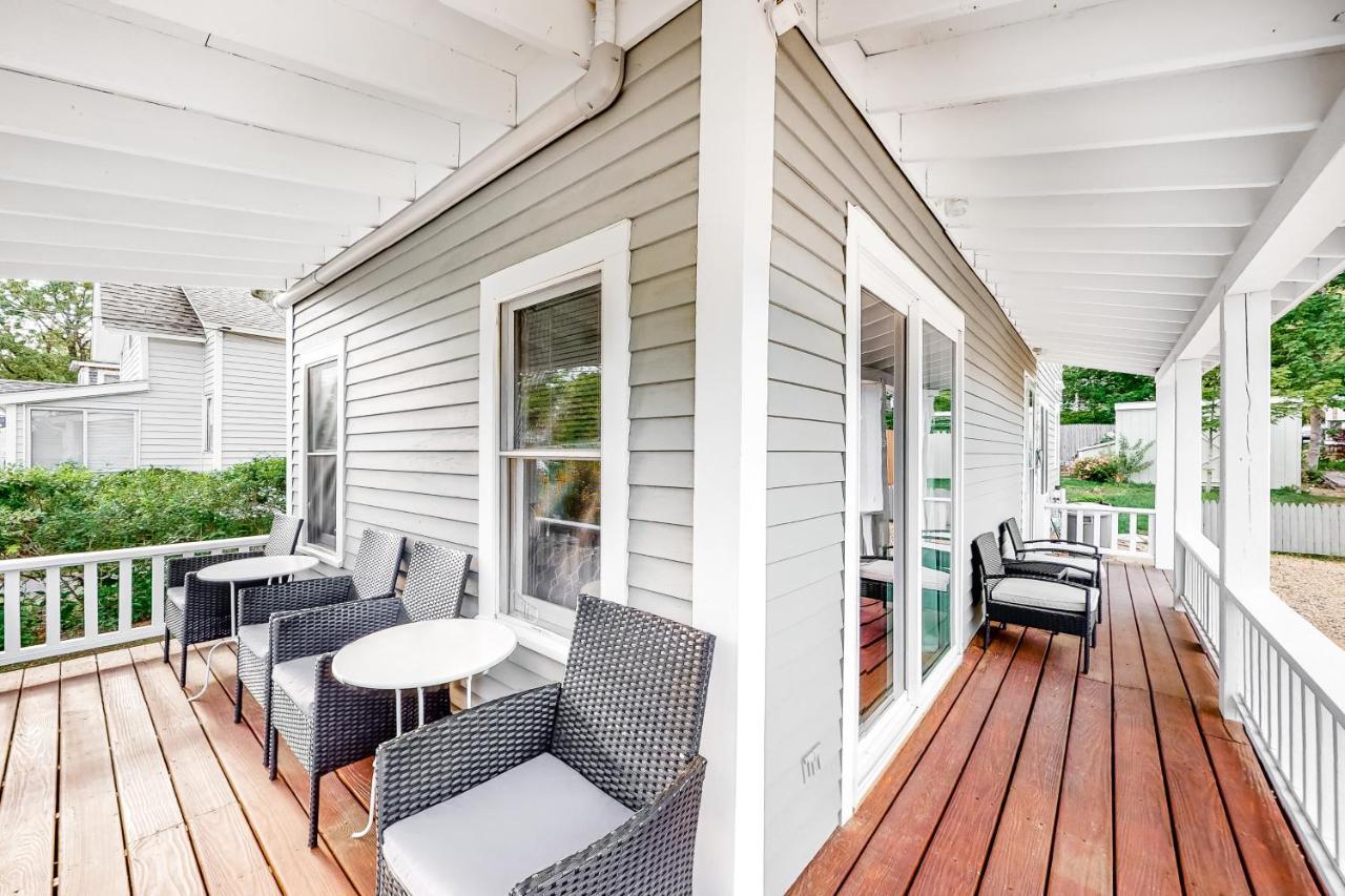 Oak Bluffs Cottage Экстерьер фото